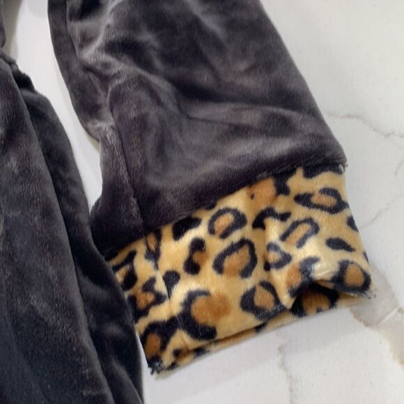 OshKosh BGosh | Girls Black Leopard Velvet Long Sleeve Formal Dress - Picture 6 of 8